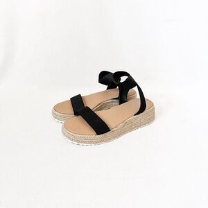 Wonder Nation Platform Crochet Black & Beige Sandals, Girls’ 4